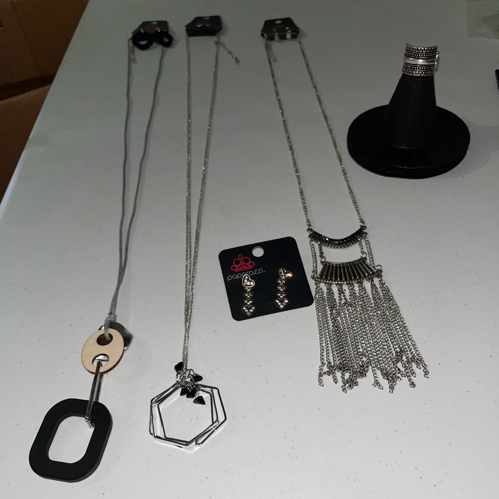 NWT Paparazzi 8 pc Bundle Silver Geoand Jewelry Set - Picture 1 of 6